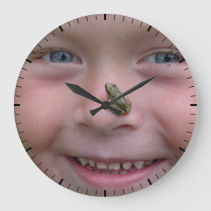 Frog on Nose Stor Klocka