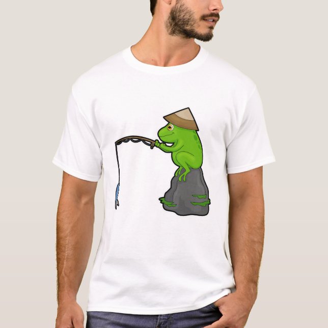 Frog på sten vid fiske med fiskstav och fisk t shirt (Framsida)