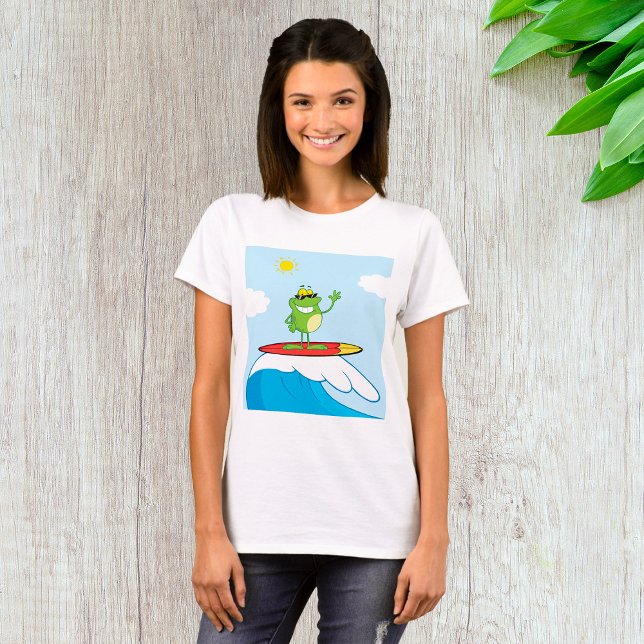 Frog Surfing On A Wave T-Shirt (Skapare uppladdad)