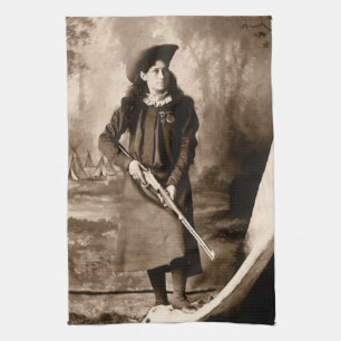 Fröken Annie Oakley med gevär, gammalt fotografisk Kökshandduk