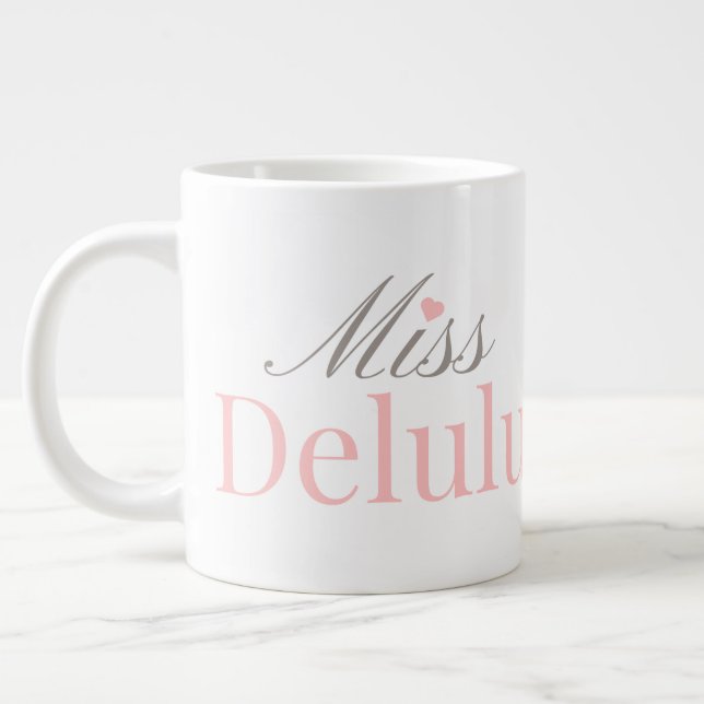 Fröken Delulu, rolig rosa present med estetisk sti Jumbo Mugg (Vänster)