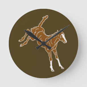 Frolicking Horse Foal - transparent uni-färg. Rund Klocka