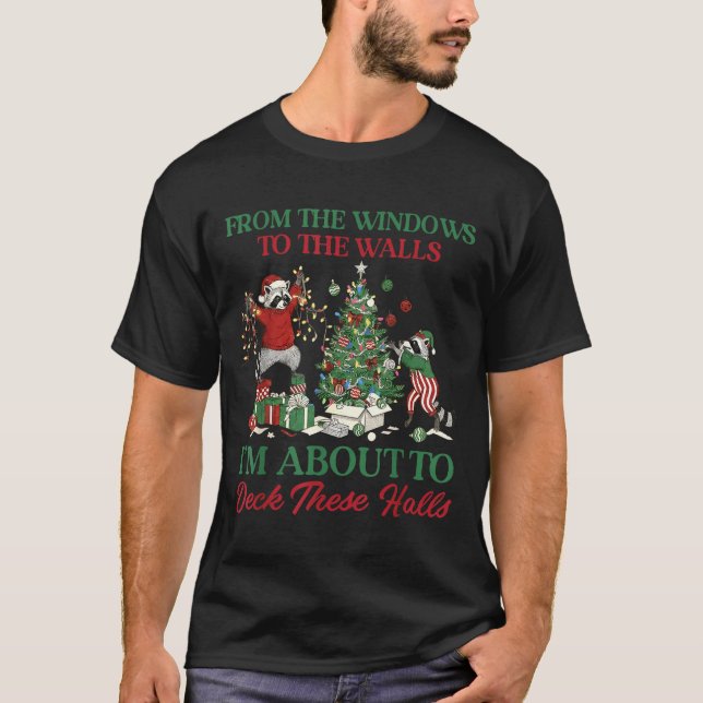 From The Windows To Deck These Halls Raccoon Xmas  T Shirt (Framsida)