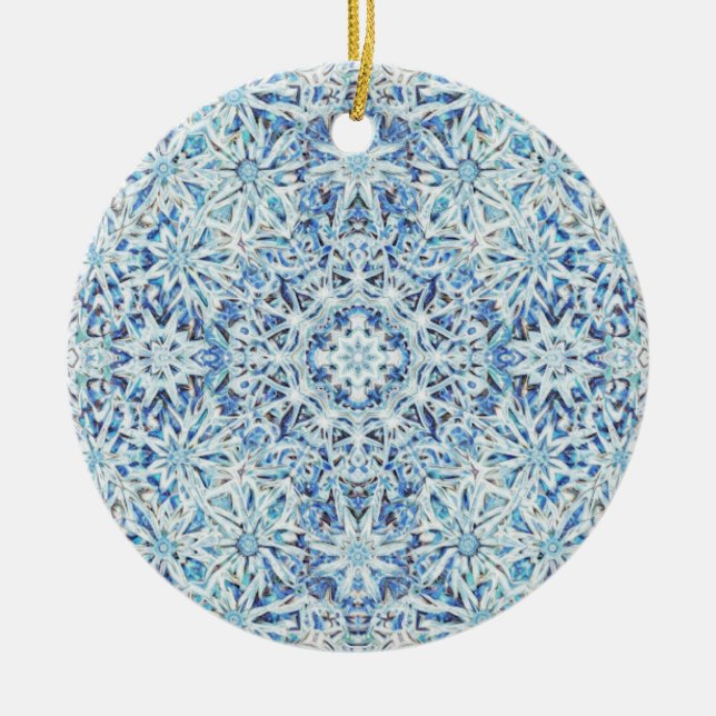Frostad Crystal Bloom — Invecklad Snöflinga Design Julgransprydnad Keramik (Framsidan)