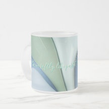 Frostad glas mugg i stilren grafik