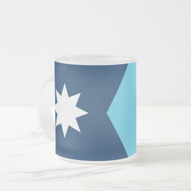 Frostad liten glas mugg med Minnesotas flagga, USA (Framsida vänster)
