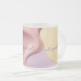 Frostat glas mugg i stilren grafik