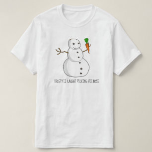 Frostig är fångad plockning hans näsa tee shirt