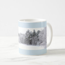 Frostig vinter skog och frusen damm Panorama Kaffemugg