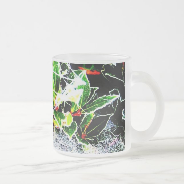 frosttäckta röda bär och skal för julmas frostad glasmugg (Höger)