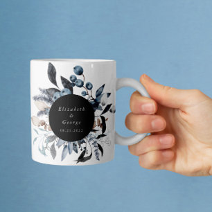 Frosty Dusty Blue Winter Blommigt Monogram Bröllop Kaffemugg