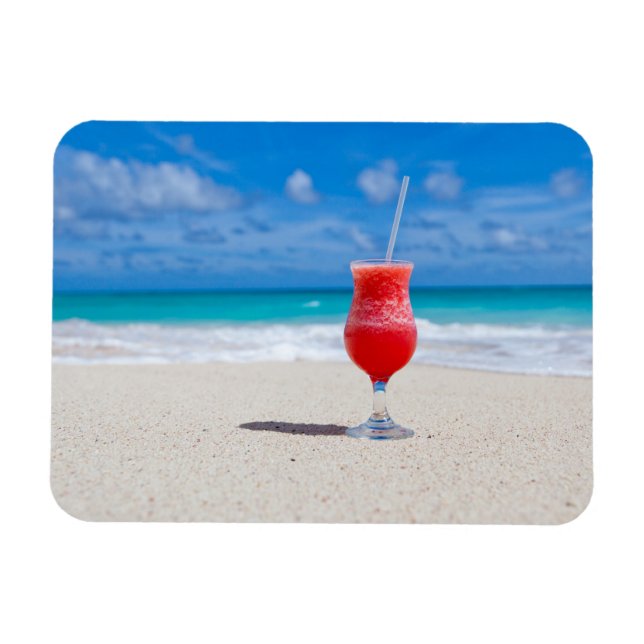 Frosty Strawberry Drink on Beach Magnet (Horisontell)