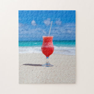 Frosty Strawberry Drink on Beach Pussel