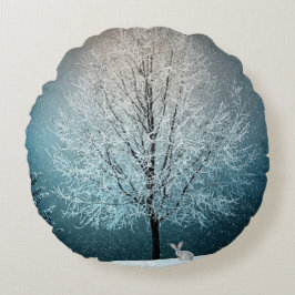 Frosty träd i kvällens accentkudde rund kudde