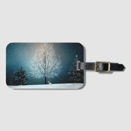 Frosty träd på kvällen bagagebricka