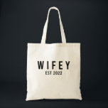 Fru 2022 Blivande Brud Senteringsfest Tygkasse<br><div class="desc">Skapa din egen billiga totepåse på Zazzle! Använd designverktyget för att ladda upp din egen konst, design eller bilder för att skapa en unik billig totepåse. Du kan också lägga till text med hjälp av bra teckensnitt och förhandsgranska din design. Denna lättanpassade billiga totepåse har ingen minsta beställningsstorlek och produceras...</div>