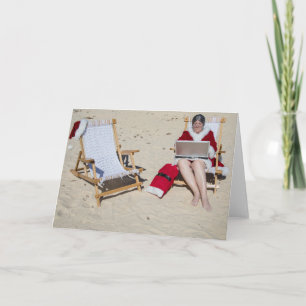 Fru Claus som är on-line på stranden Helgkort