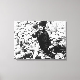 Fru Emmeline Pankhurst som tilltalar en folkmassa Canvastryck