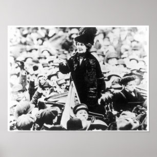 Fru Emmeline Pankhurst som tilltalar en folkmassa Poster
