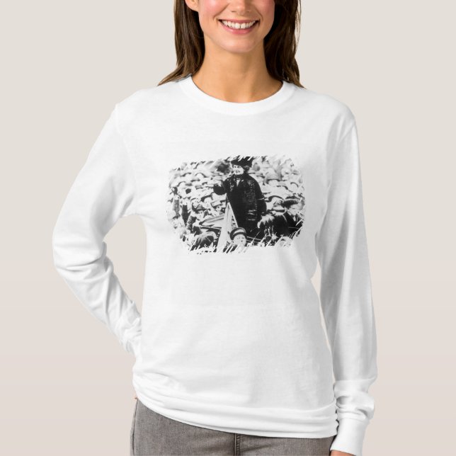 Fru Emmeline Pankhurst som tilltalar en folkmassa Tee (Framsida)