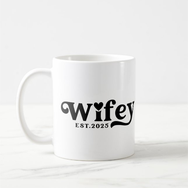 Fru Est 2025 Kaffemugg (Vänster)