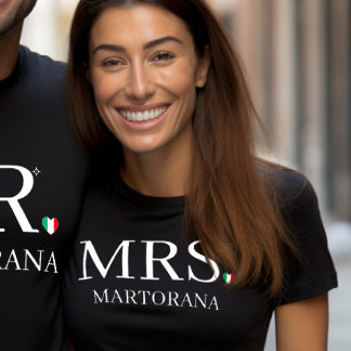 Fru Italiensk flagg Hjärtan Personligt Efternamn P T Shirt