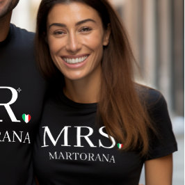Fru. Italiensk Flagga Hjärta Personligt Efternamn  T Shirt
