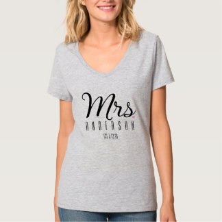 Fru Modernt manus Anpassad bröllopsdatum Nygift T Shirt