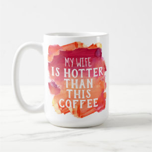 Fru som är varmmare än denna kaffemugg