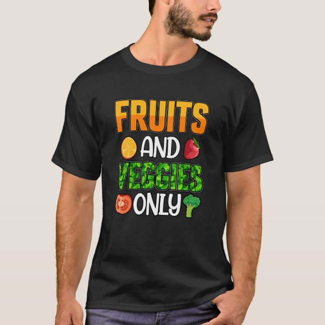 Fruits and Veggies only Vegan Vegan Saying T Shirt (Framsida)