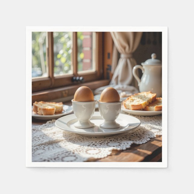 Frukostbruna ägg i äggkoppar pappersservett (Framsidan)