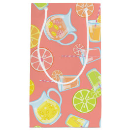 FRUKT OCH PITCHERS OF JUICE