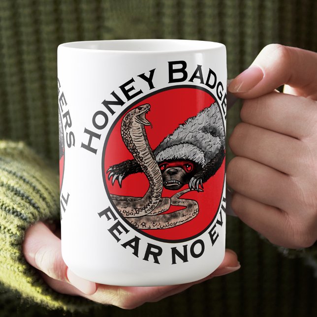 Frukta inte Evil Badass Honey badger Red Animal Ar Kaffemugg (Honey badgers Fear no evil Funny honey badger & snake badass animal quote coffee mug)