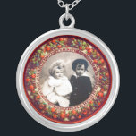 FRUKTER, FOTOMALL AV FRETINFRUKTER, RENAISSANCE SILVERPLÄTERAT HALSBAND<br><div class="desc">Elegant, klassisk, vibrerande Renaissance bra konst, mästerverk från Bottega della Robbia ( Florens - Italien ) på ljusröd, fuchsia, grönt, lila, rosa, violett färg .</div>