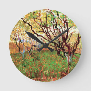 Fruktträdgård i blom by Vincent van Gogh Rund Klocka