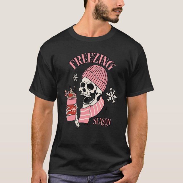 Frysning av säsong Skeleton Drinking Coffee T Shirt (Framsida)