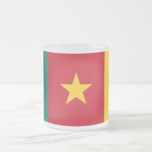 Fryst, litet glas mugg med flagga av Kamerun