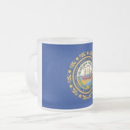 Fryst litet glas mugg med flagga av New Hampshire