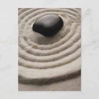 Fryst trädgård med pebble-detaljer på rökt sand vykort