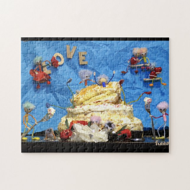 Fubby feest met taart en bruidspaar. pussel (Horisontell)