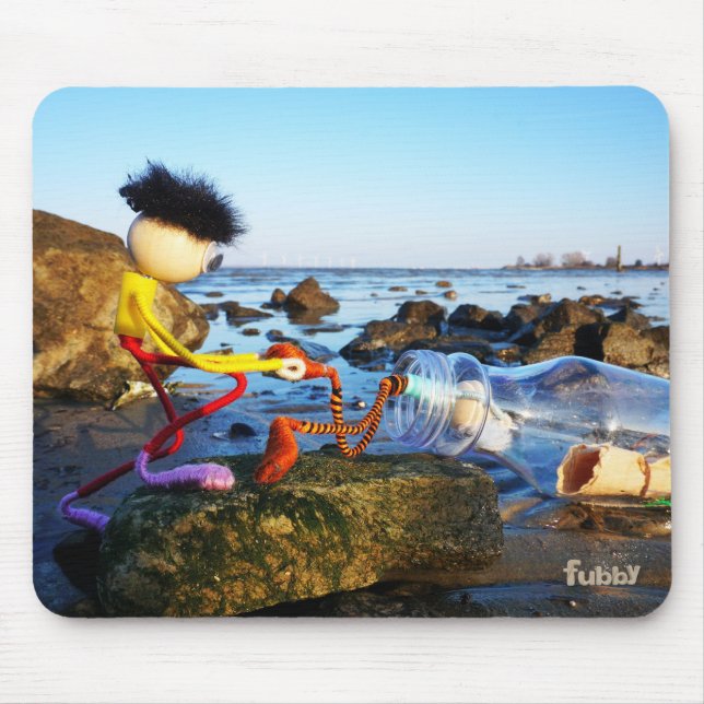 Fubby met flessenpost aan de kust. musmatta (Framsidan)