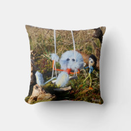 Fubby monster op de schommel. kudde