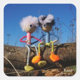 Fubby paartje dat romantisch verliefd zitten. fyrkantigt klistermärke