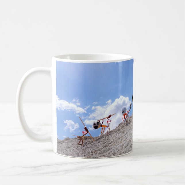Fubby poppetjes op de skipiste, met een valpartij. kaffemugg (Vänster)