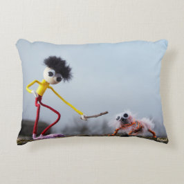 Fubby speelt buiten met dier. prydnadskudde