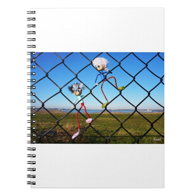 Fubby's die een hek beklimmen. anteckningsbok (Framsidan)