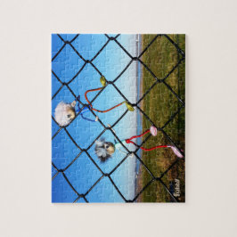 Fubby's die een hek beklimmen. pussel