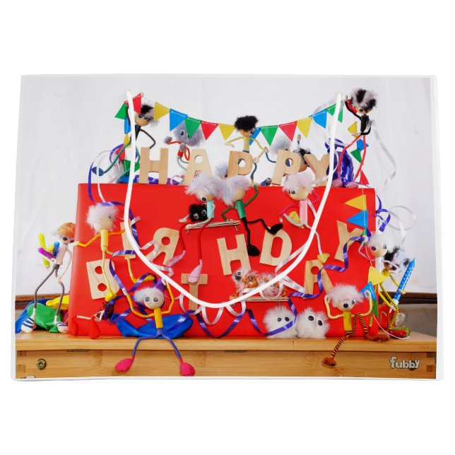 Fubby's die feest vieren voor verjaardag. (Framsidan)