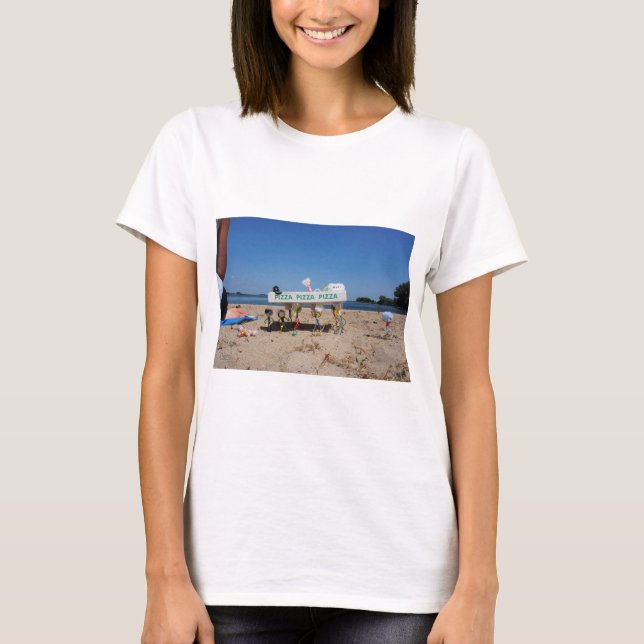 Fubby's die op het strand een pizza stelen. t shirt (Framsida)