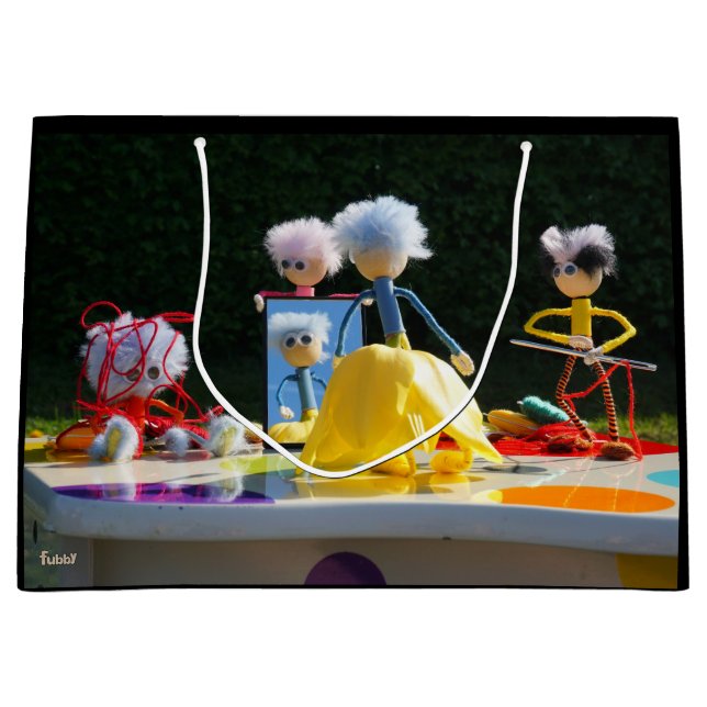 Fubby's met Tulpen jurk bij atelier. (Framsidan)